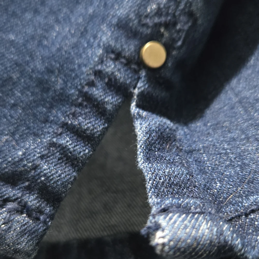 Levi's Light Blue Relaxed Jean Capris with Floral Embroidery - Picture 8 of 9